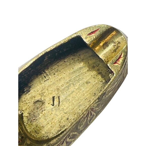 Vintage Brass Decorative Shoe Figurine With Intricate Ashtray Floral Engraving - Picture 5 of 8